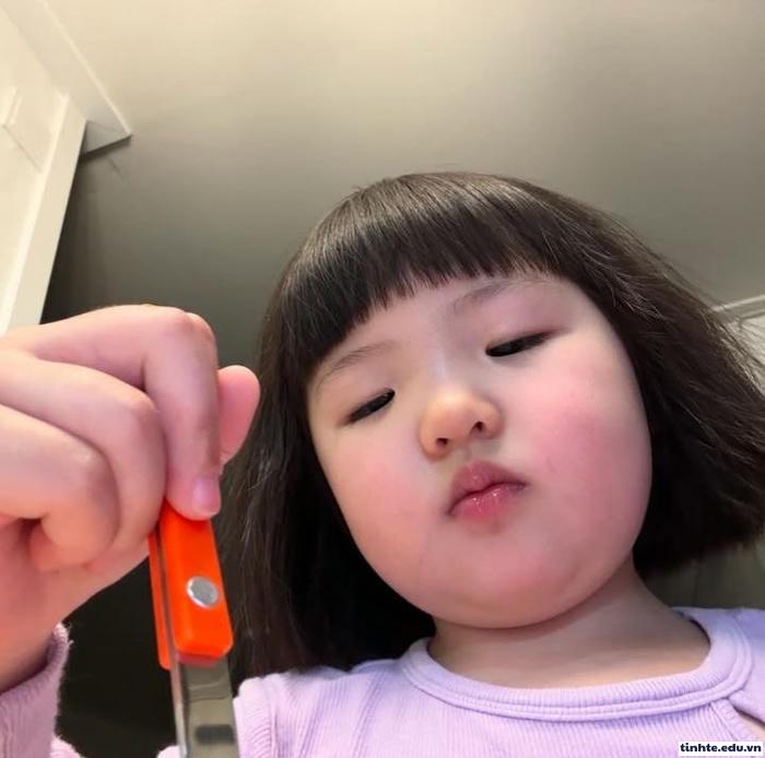 Meme em bé ngạc nhiên